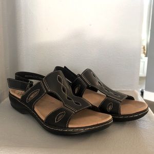New without box size 9 1/2 Clark’s collection soft cushion Velcro sandals
